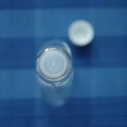 Butelka 250 ml PET z białą nakrętką z reduktorem, owalna