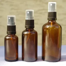 Butelka szklana brąz. z atomizerem czarnym 100 ml