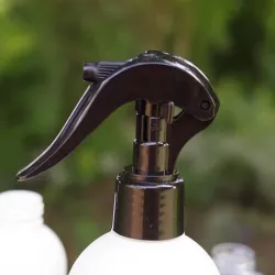 Butelka ze spryskiwaczem 250 ml HDPE biała