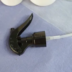 Butelka ze spryskiwaczem 500 ml HDPE biała