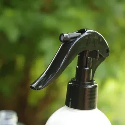 Butelka ze spryskiwaczem 500 ml HDPE biała