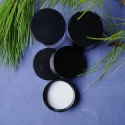 Nakrętka z uszczelnieniem czarna na słoik szklany  30 i 15 ml