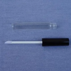 Pojemnik na błyszczyk do ust z aplikatorem 7 ml